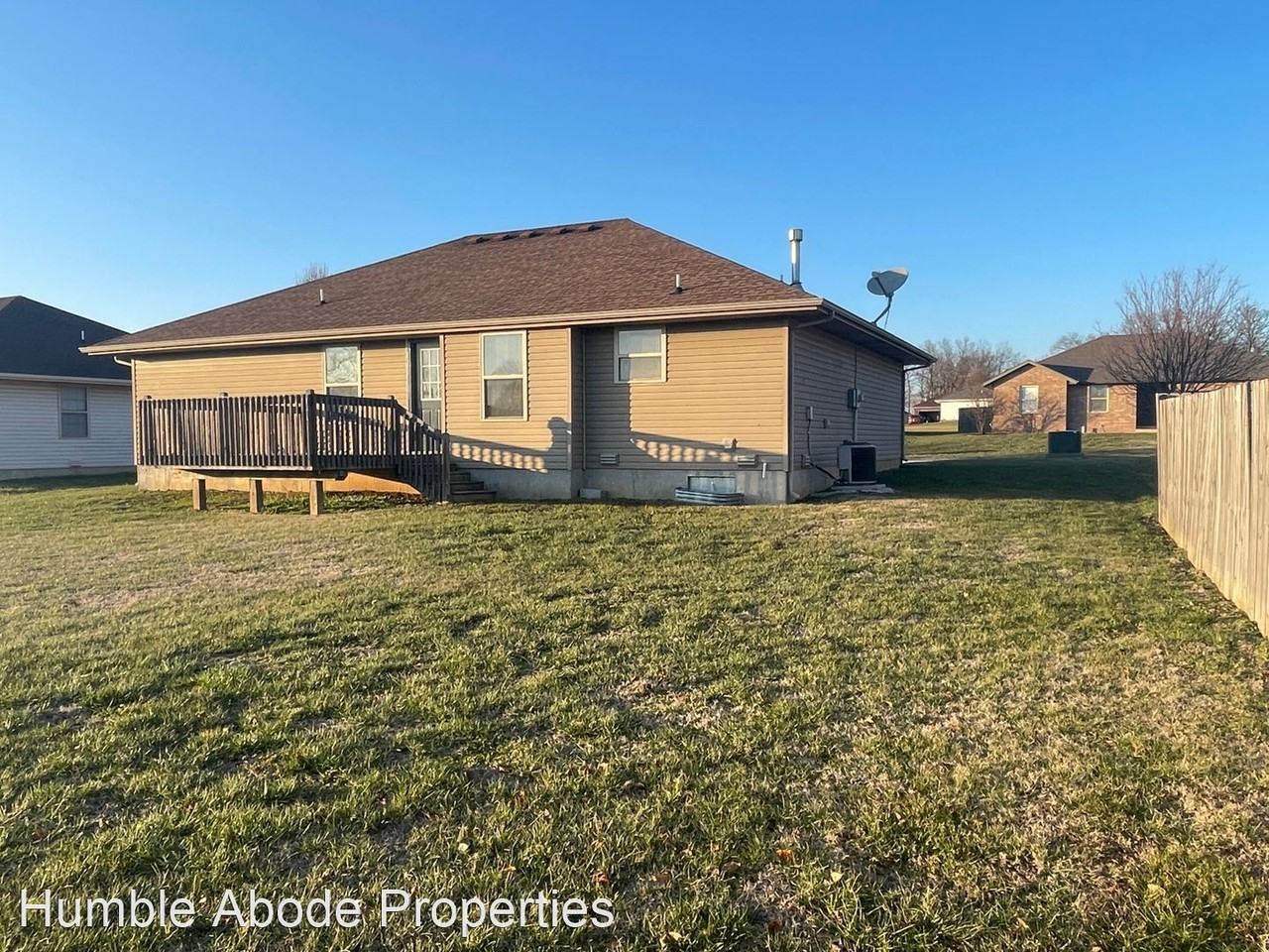 1004 E Melton Rd - Photo 2 of 8