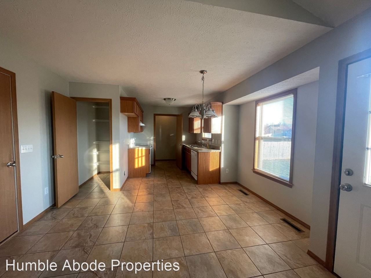 1004 E Melton Rd - Photo 3 of 8