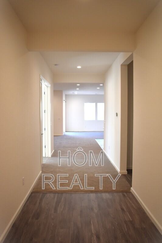 2424 Butte Creek Dr - Photo 2 of 19