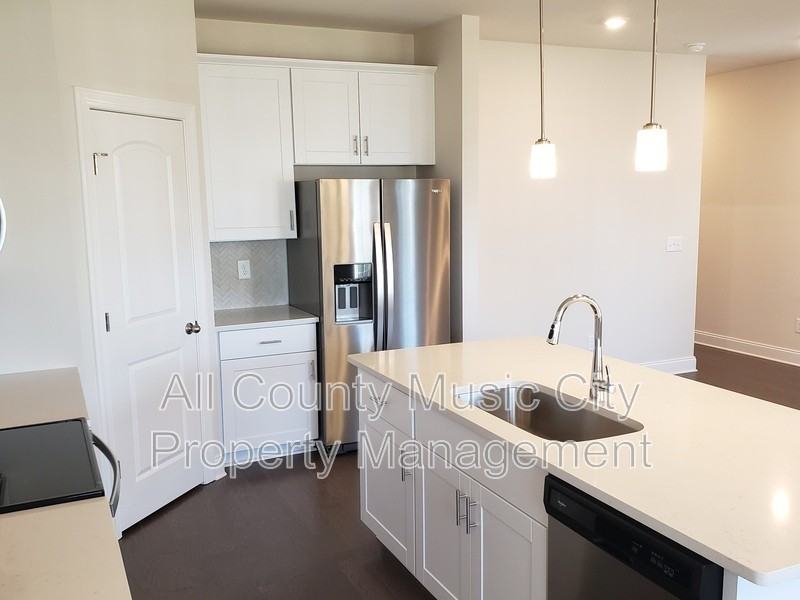 1608 Espy Aly - Photo 7 of 27