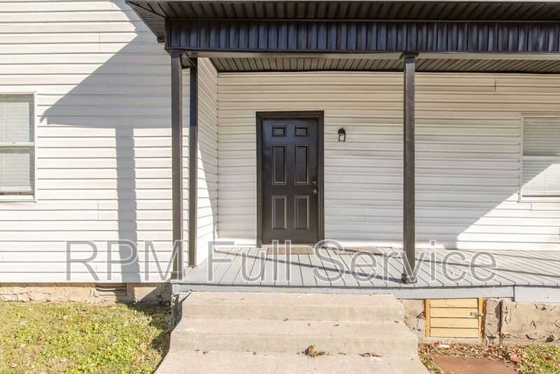 1002 N Maple St #A - Photo 3 of 34