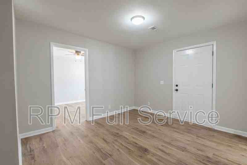 1002 N Maple St #A - Photo 6 of 34