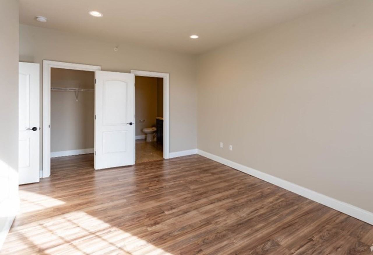 1100 Hunters Run Drive - Photo 7 of 39