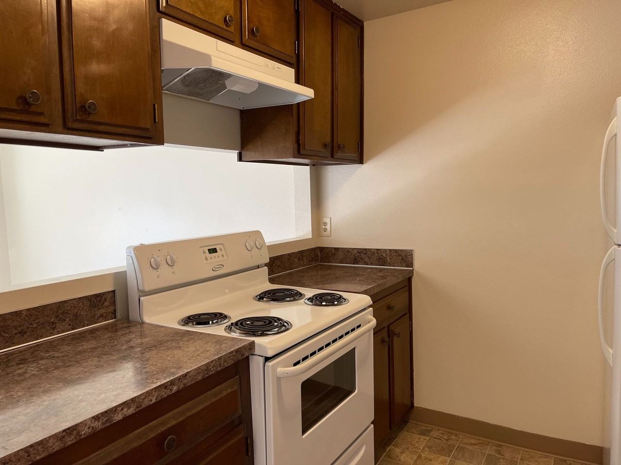 054-Lancaster Apartments - Photo 4 of 7