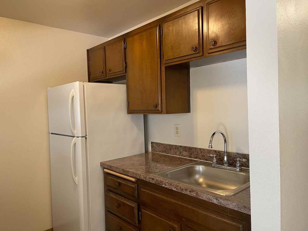 054-Lancaster Apartments - Photo 5 of 7
