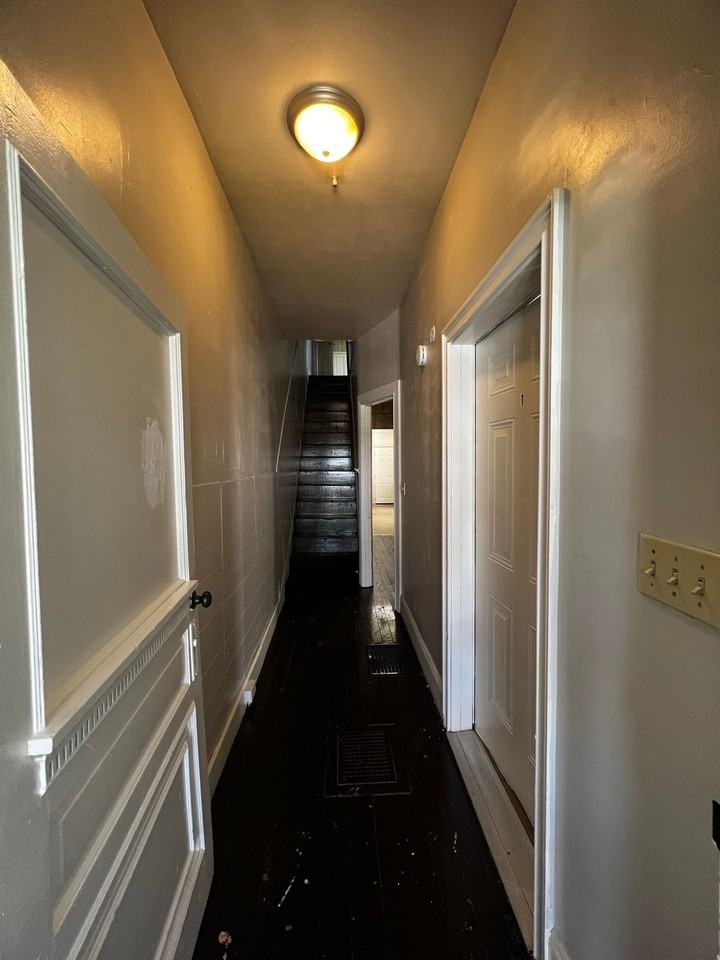 6 Bedroom Home in York - Photo 4 of 30