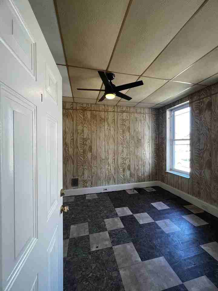 6 Bedroom Home in York - Photo 5 of 30