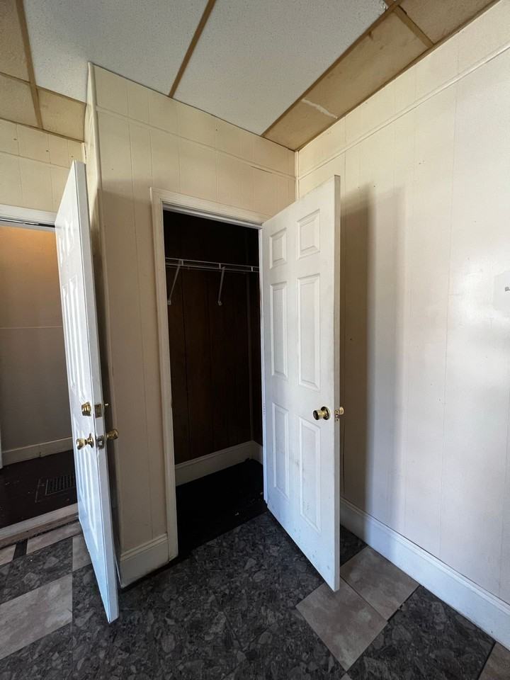 6 Bedroom Home in York - Photo 7 of 30