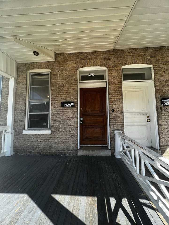 Off Campus - Photo 2 of 28