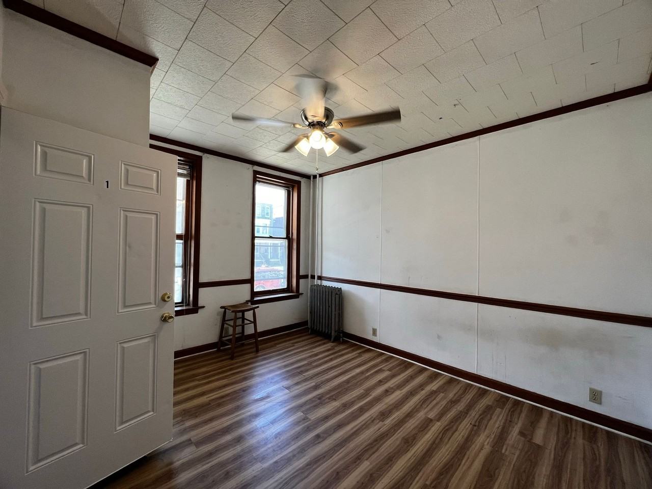 Off Campus - Photo 5 of 28