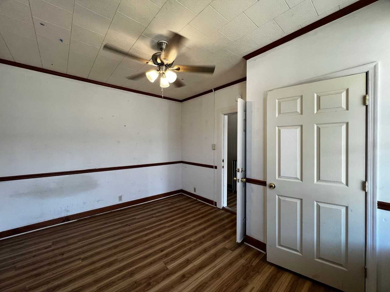 Off Campus - Photo 6 of 28