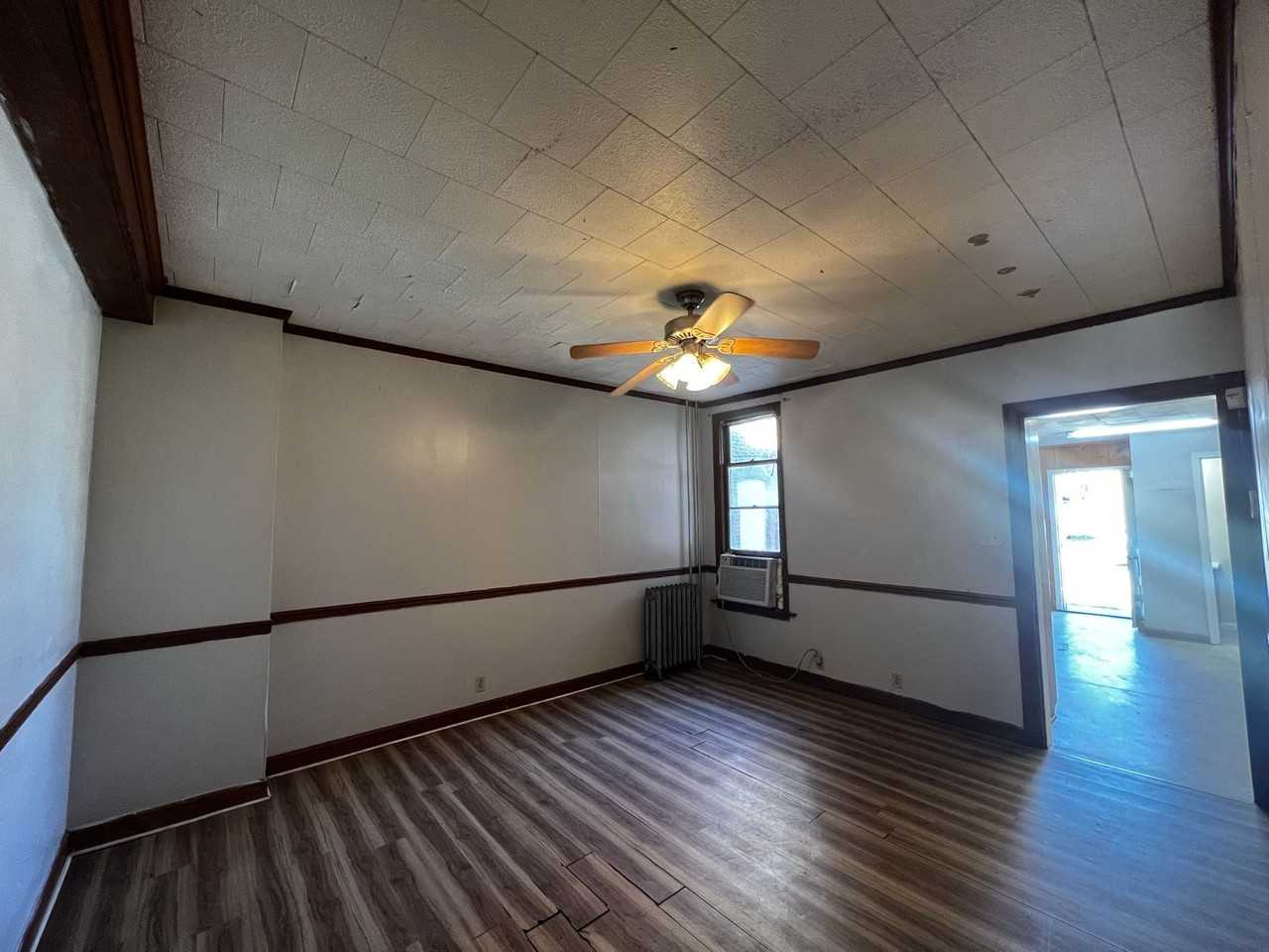 Off Campus - Photo 7 of 28