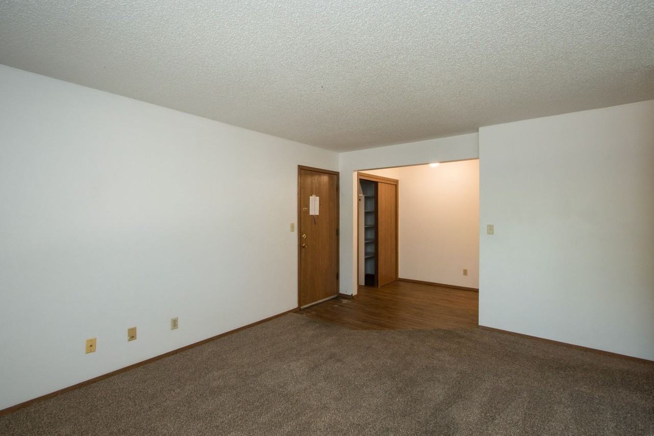 1321 Sunset St - Photo 4 of 10