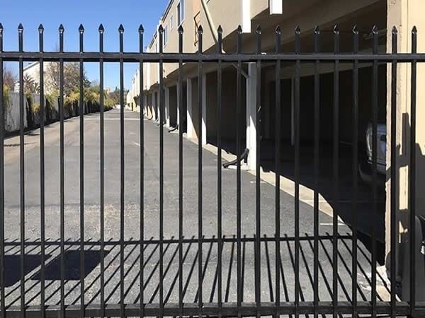 ALAMEDA PARK APARTMENTS - Photo 5 of 18