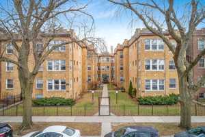 featured image of 5045 N Damen Ave