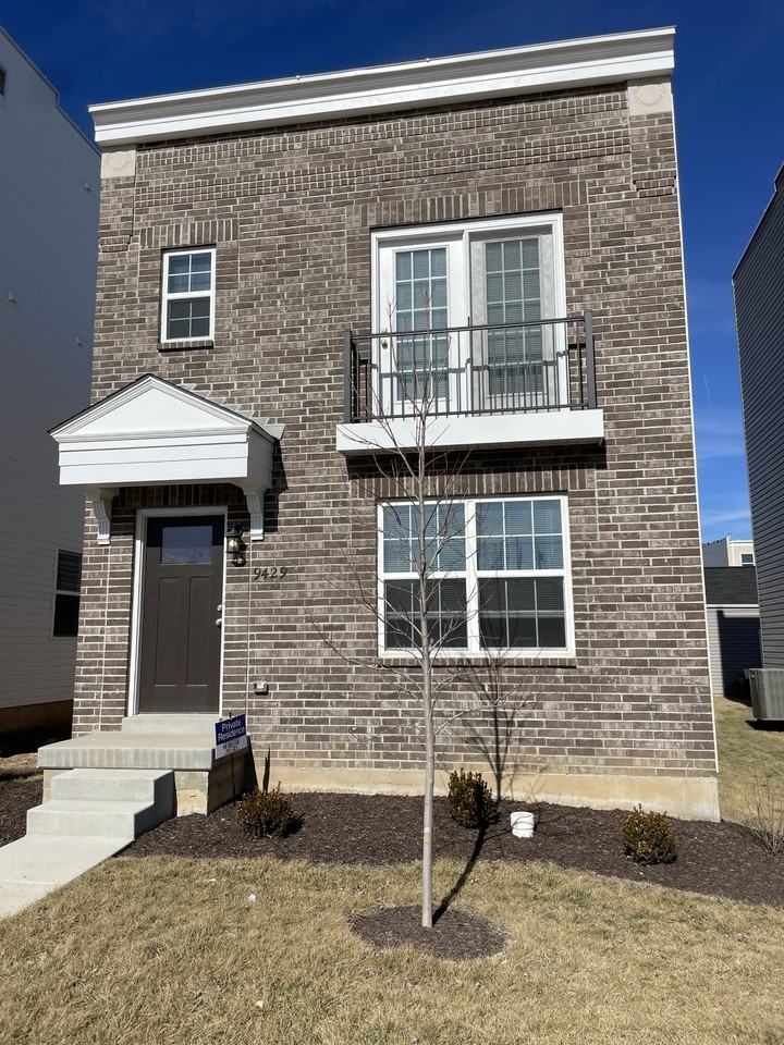 9429 Vandervoort Ct - Photo 2 of 40