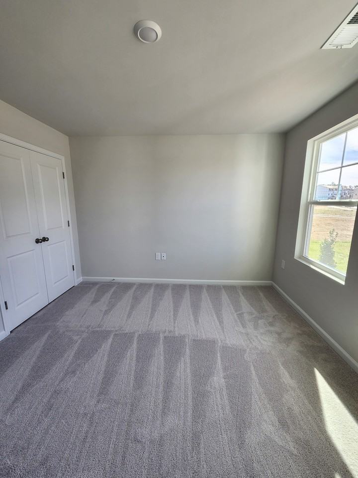 2431 Kasota Ln - Photo 5 of 50