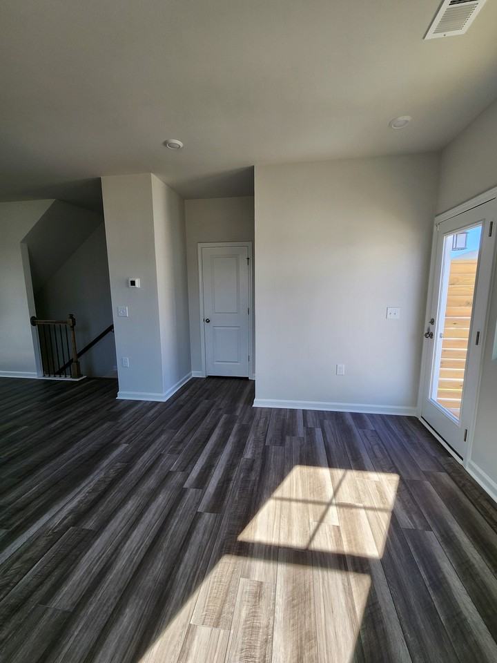 2431 Kasota Ln - Photo 4 of 50