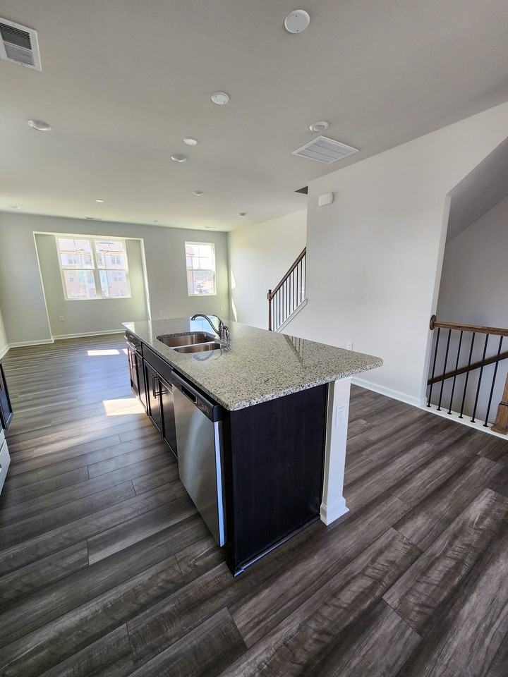 2431 Kasota Ln - Photo 6 of 50