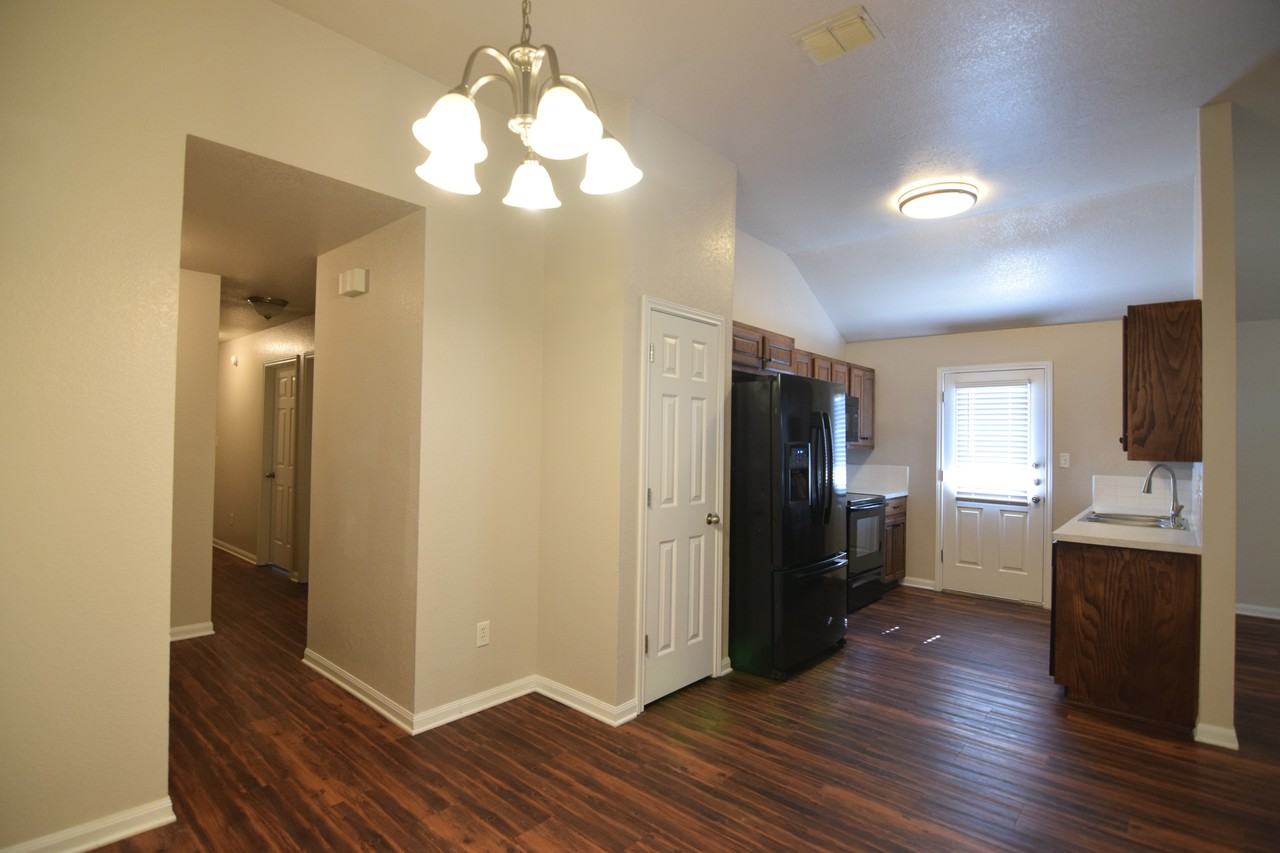 713 Olaf Dr - Photo 3 of 18