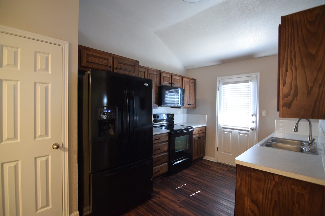 713 Olaf Dr - Photo 4 of 18
