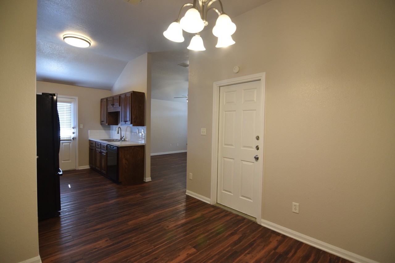 713 Olaf Dr - Photo 5 of 18