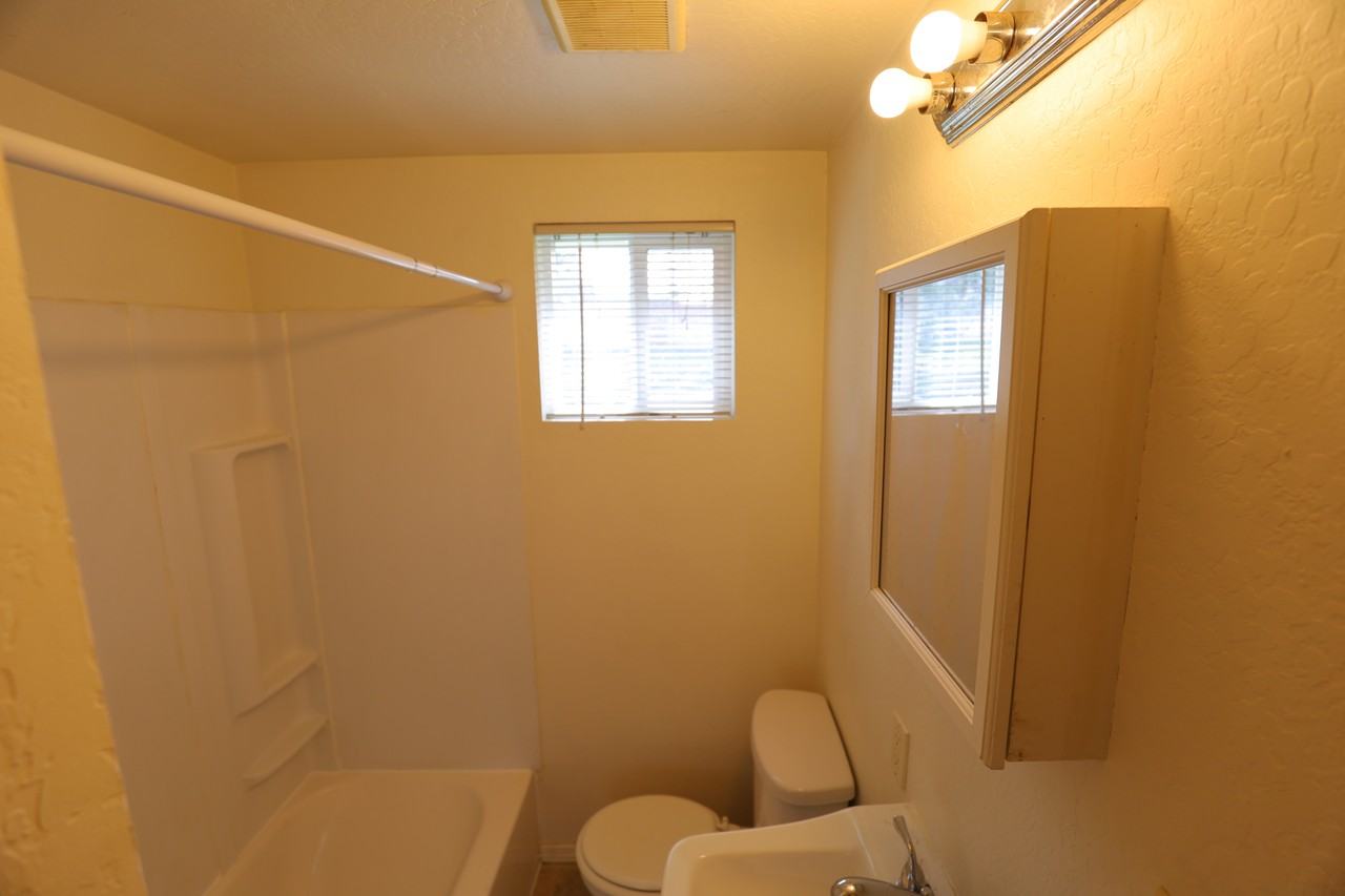 204 Redwood Hwy - Photo 2 of 6