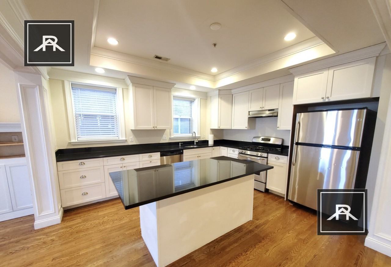 Beacon St 1, Brookline, MA 02445 3 Bedroom Apartment for 4,900/month