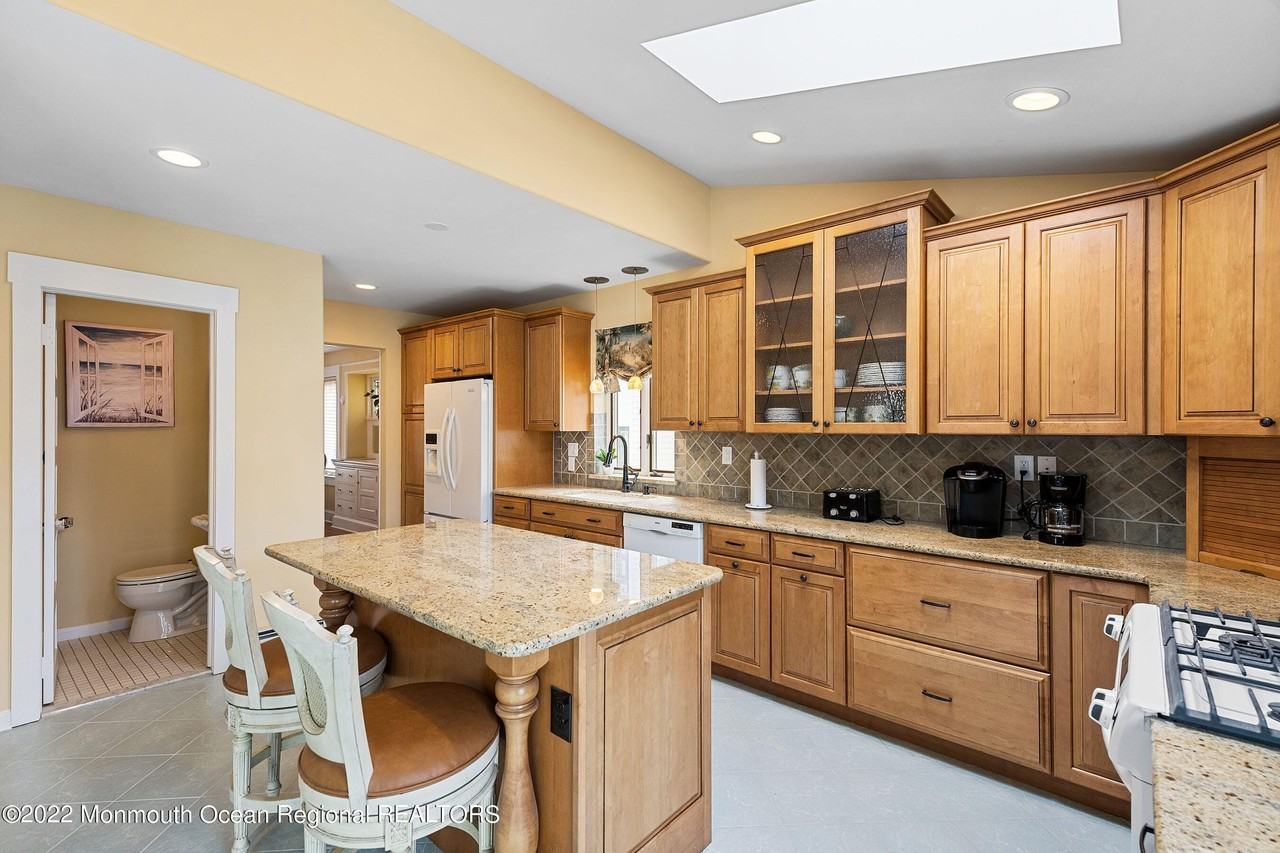 113 Beacon Blvd - Photo 5 of 18