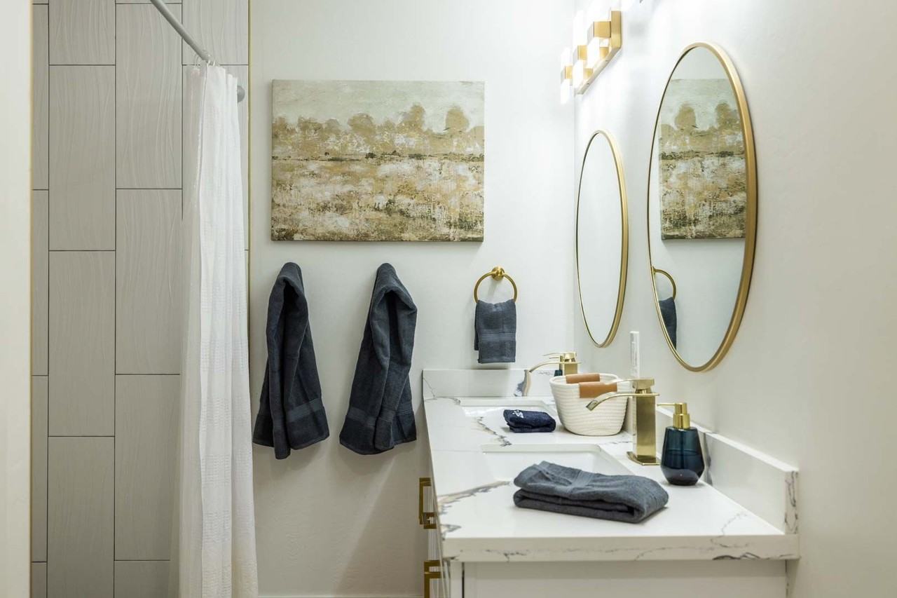 2048 N 39th St - Photo 3 of 50