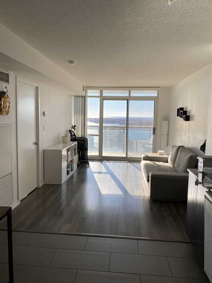 15 Fort York Boulevard