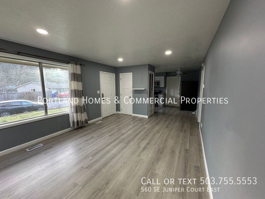 560 Se Juniper Ct E - Photo 2 of 11