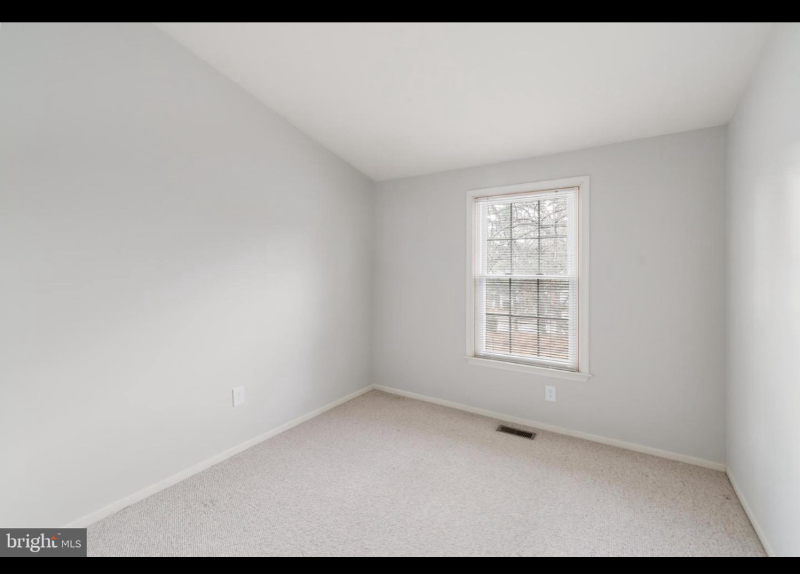7 Hamlet Dr - Photo 3 of 6