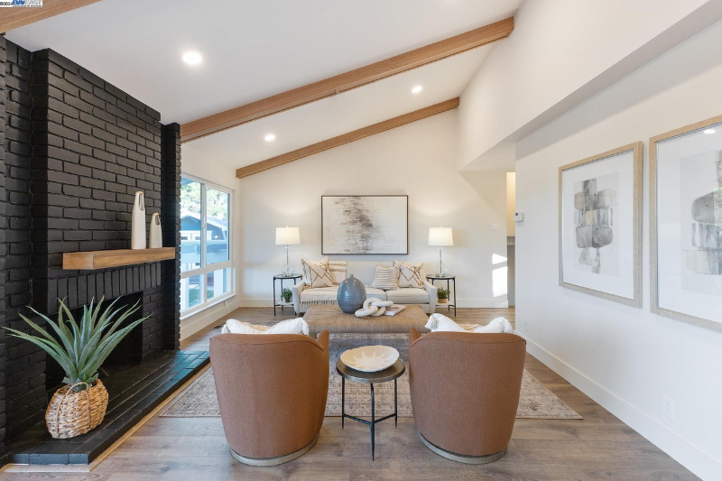 27865 Pebble Ct - Photo 3 of 10