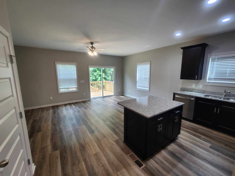 425 College St #425 - Photo 2 of 17