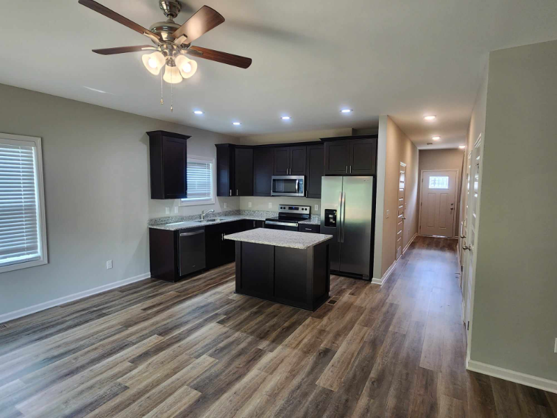 425 College St #425 - Photo 3 of 17