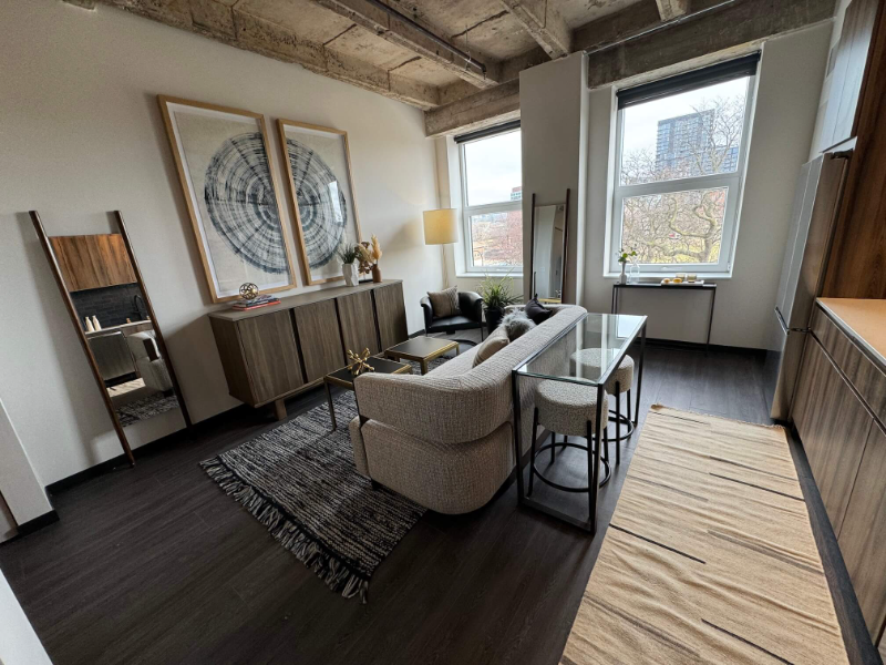 276 N Ashland Ave - Photo 3 of 28