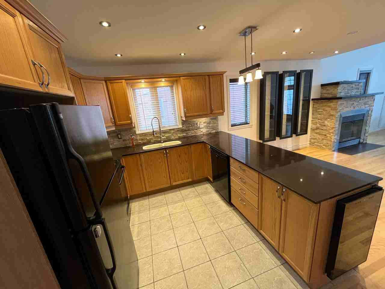 731 Rue Germaine Guèvremont - Photo 3 of 11