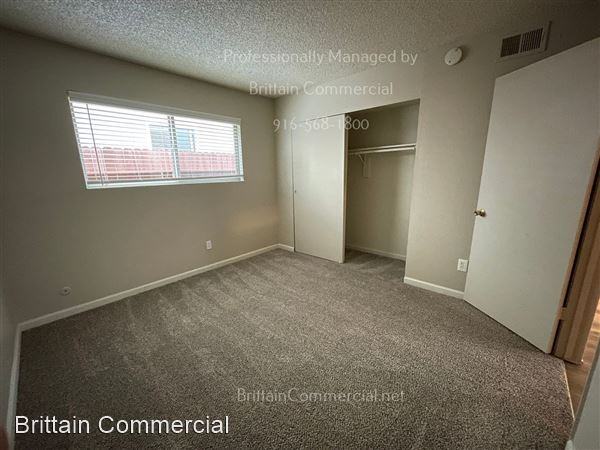 U Street (2718) - Photo 7 of 12