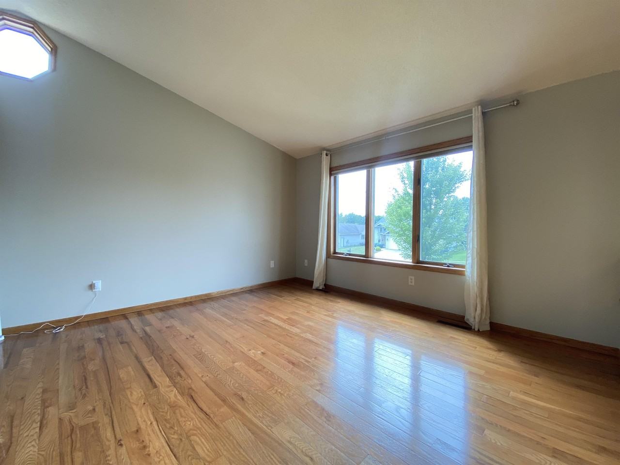 3764 13th Ave Sw #1 - Photo 5 of 22