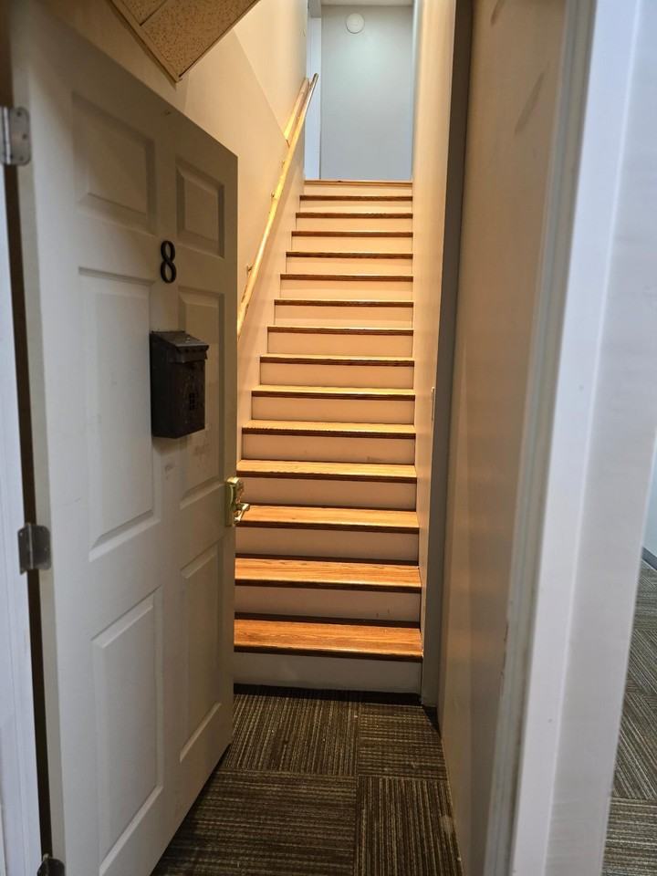 6122 East Shadybrook Street - 4 - upstairs #4 - Photo 3 of 7