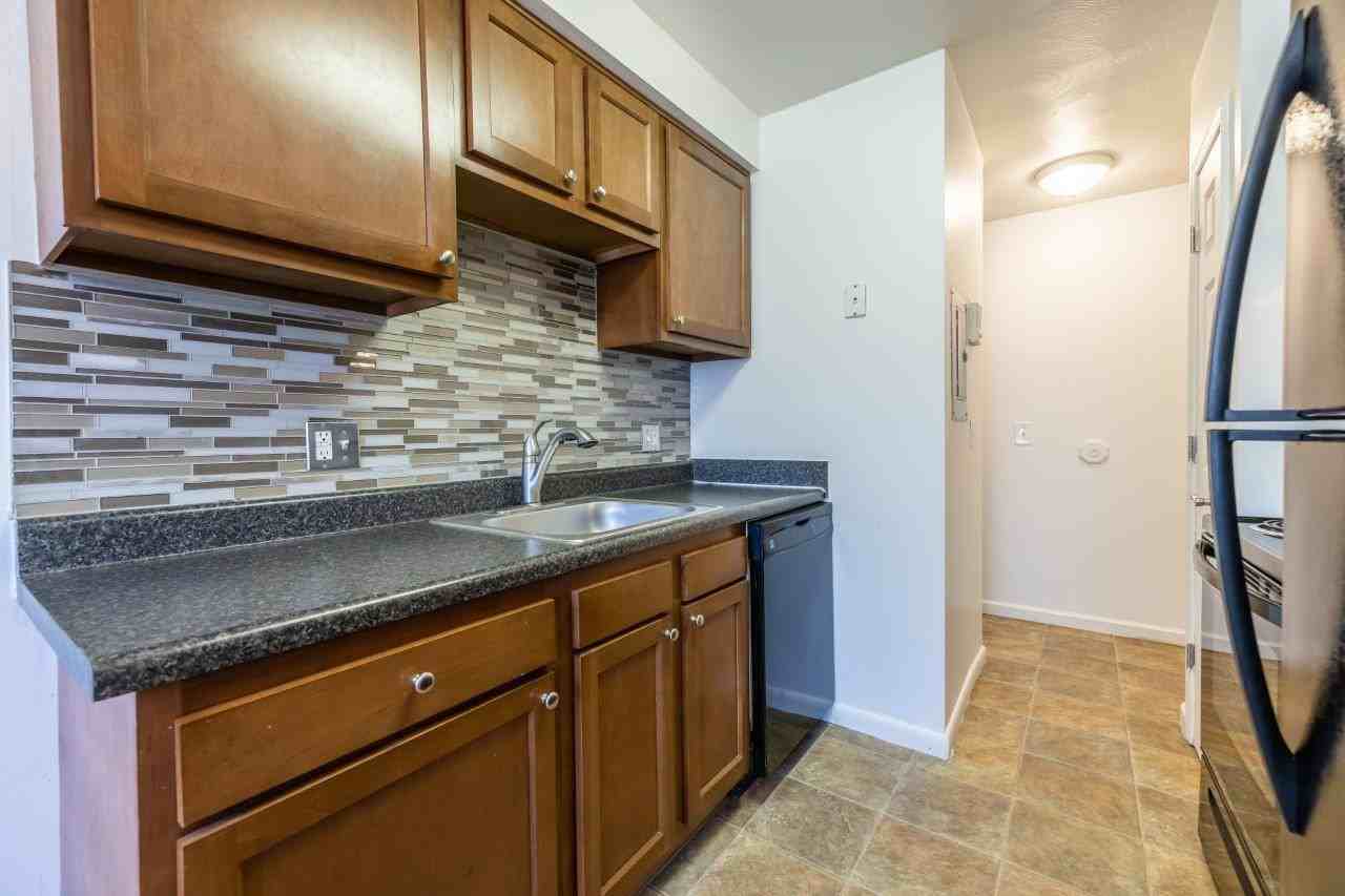 East Ridge Manor Apartment Homes - Photo 4 of 22