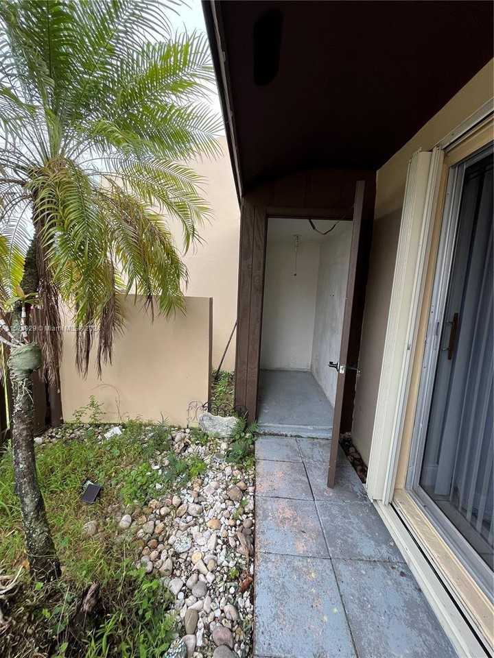 11615 Sw 123rd Ave - Photo 3 of 8