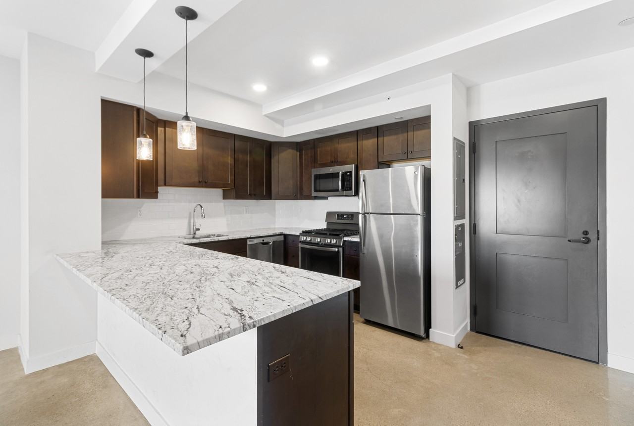 504 Glenbrook - Photo 4 of 17
