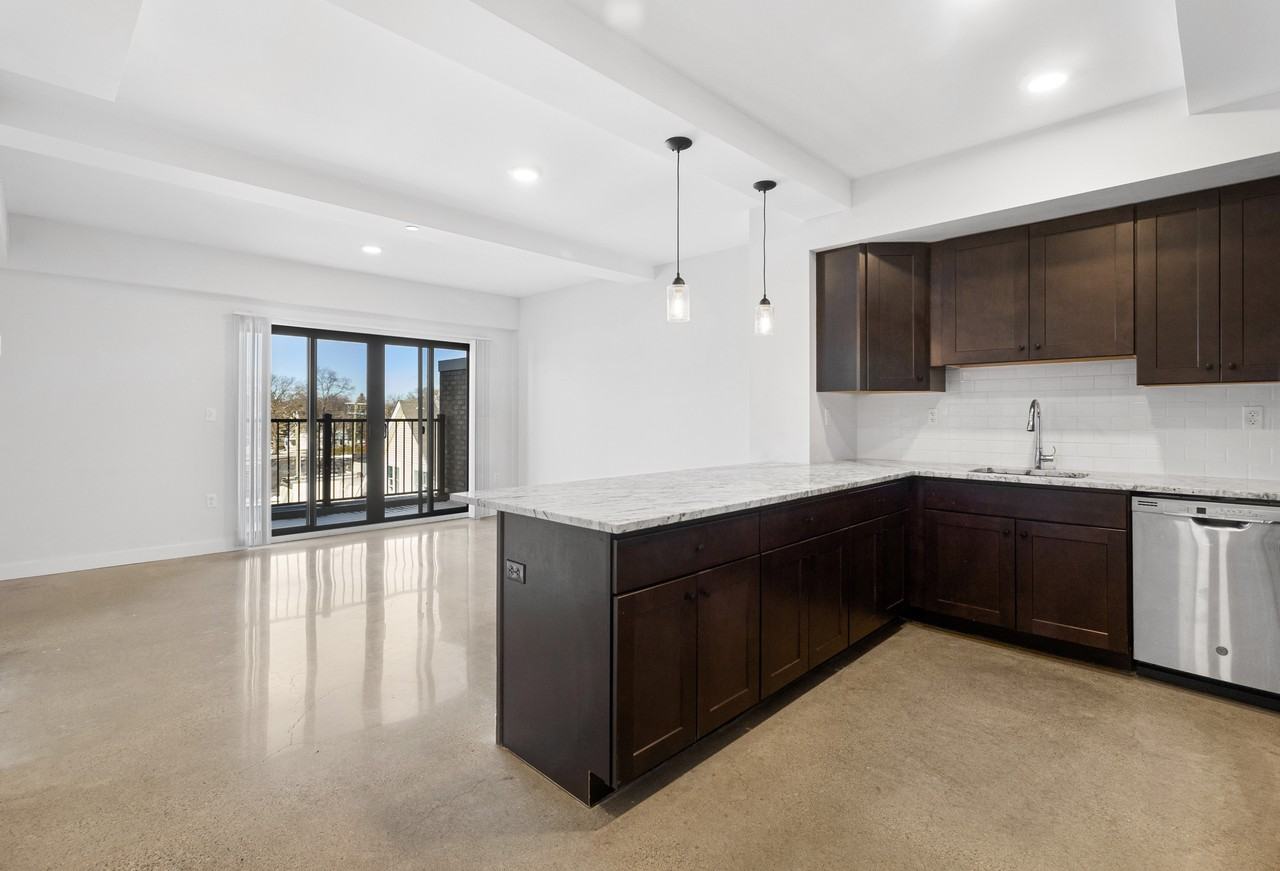 504 Glenbrook - Photo 3 of 17
