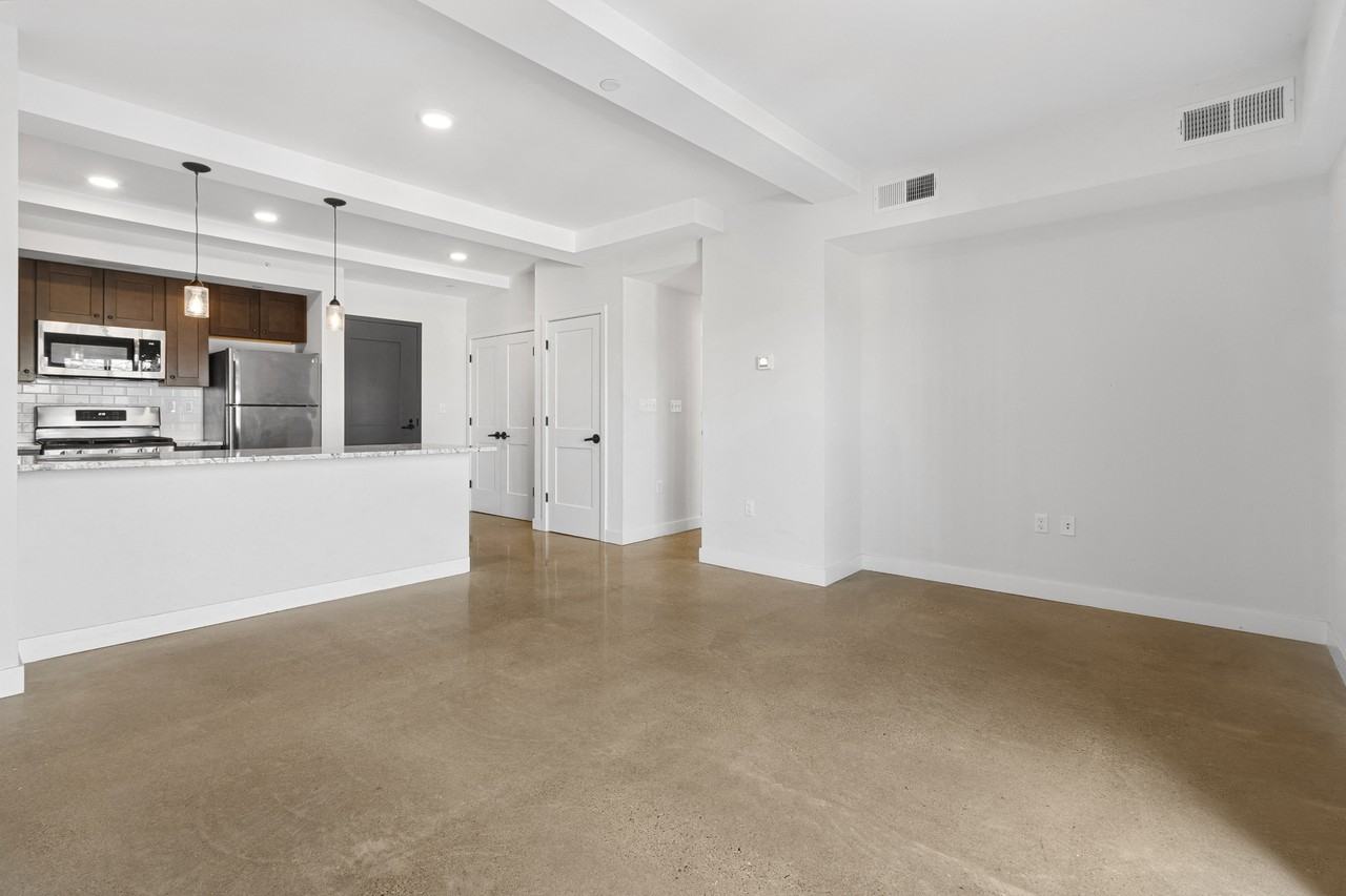 504 Glenbrook - Photo 2 of 17