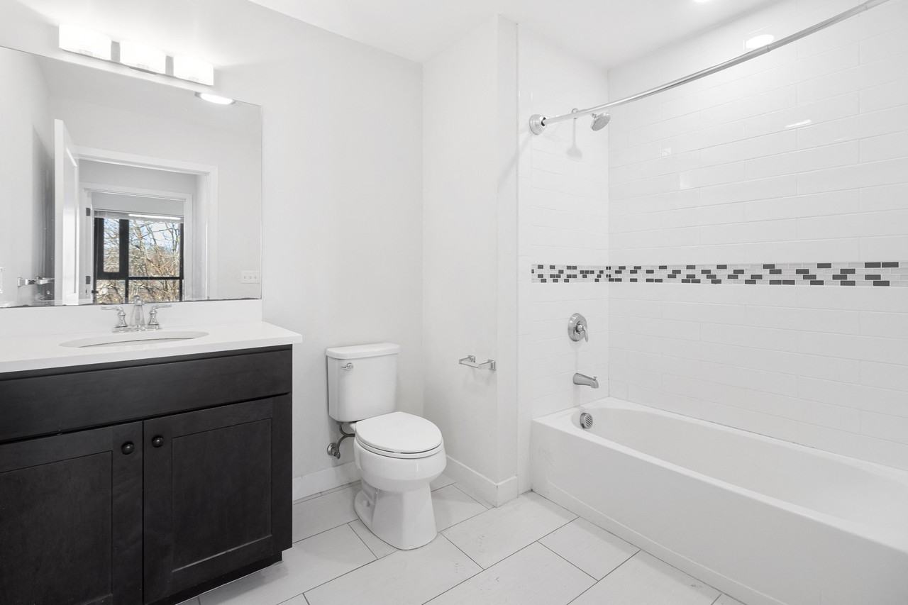 504 Glenbrook - Photo 5 of 17