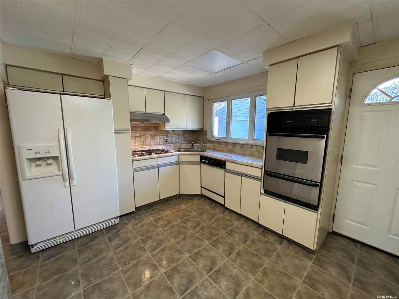 764 Park Dr - Photo 3 of 22