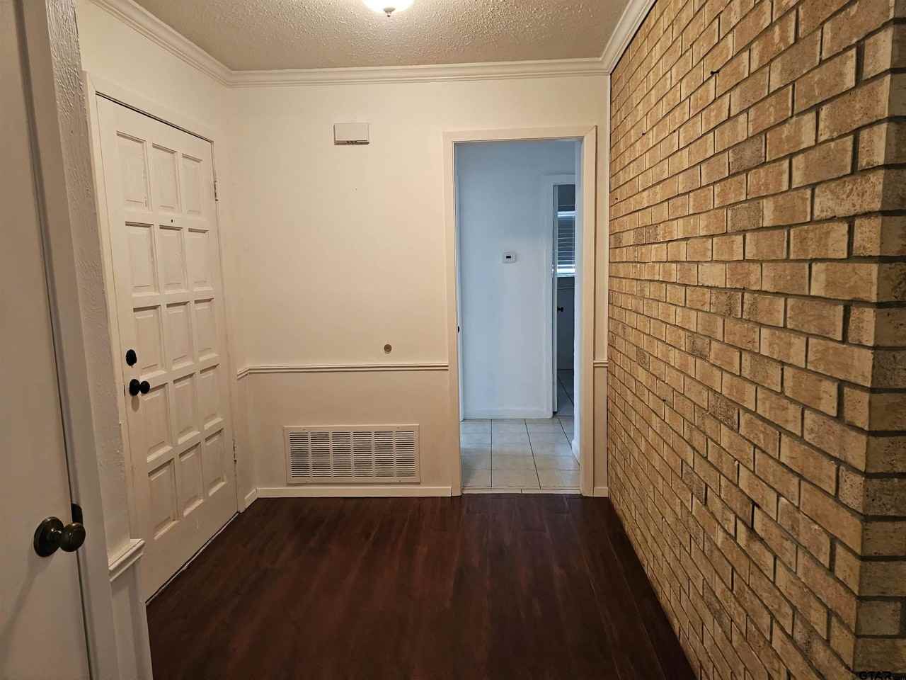 104 Randal Ln - Photo 2 of 13