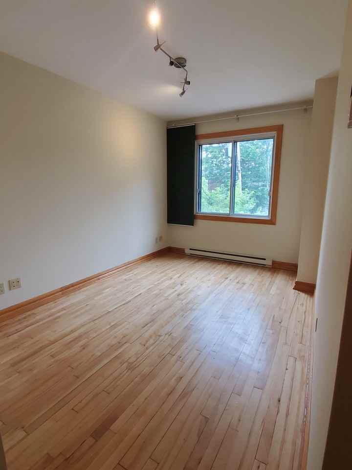 527 Boulevard Décarie #527 - Photo 3 of 9